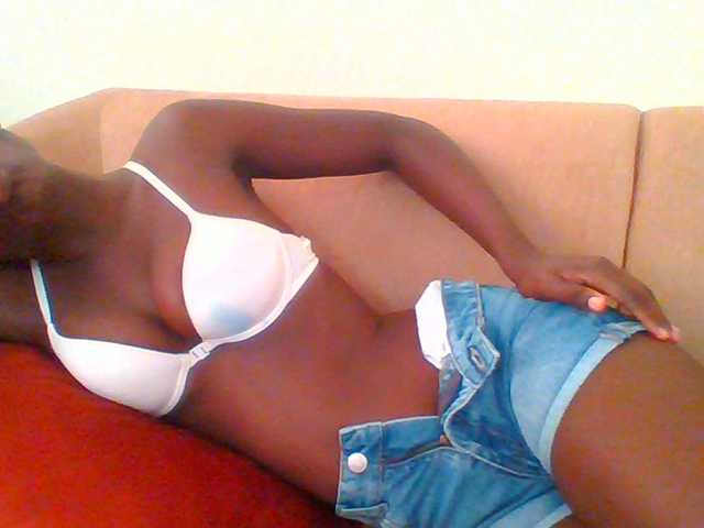 Bella-22 live cam on BongaCams