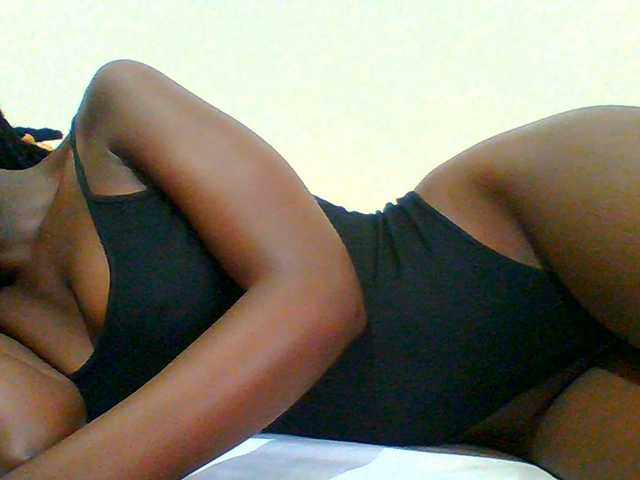 Bella-22 live cam on BongaCams