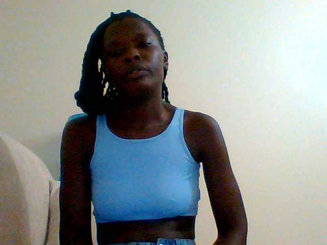 Bella-22 live cam on BongaCams