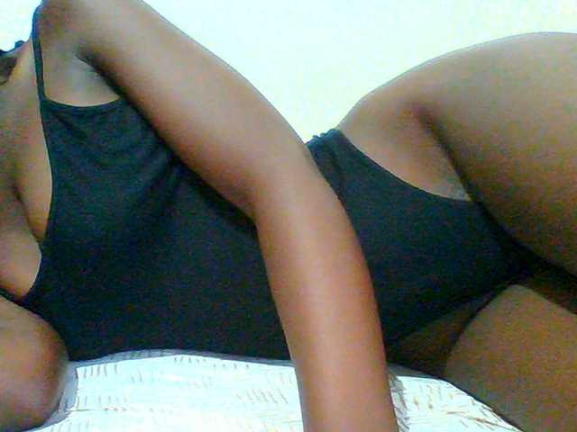 Bella-22 live cam on BongaCams