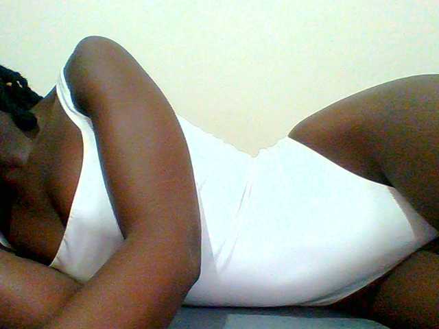 Bella-22 live cam on BongaCams