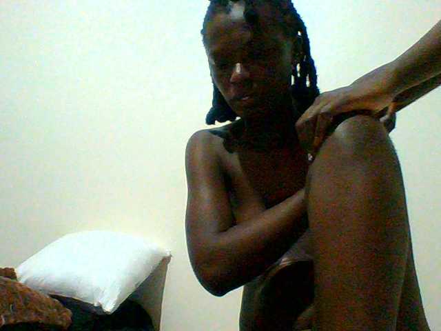 Bella-22 live cam on BongaCams