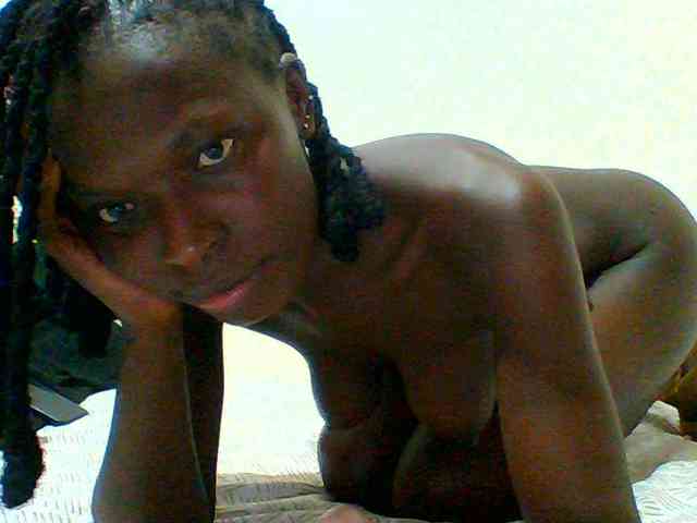 Bella-22 Live Webcam on BongaCams