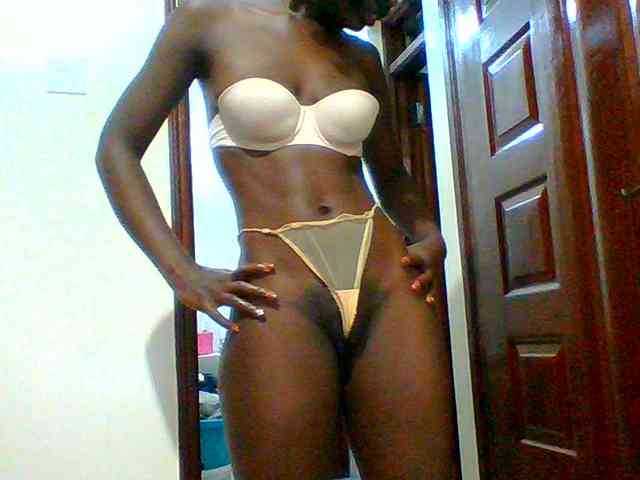 Bella-22 Live Webcam on BongaCams