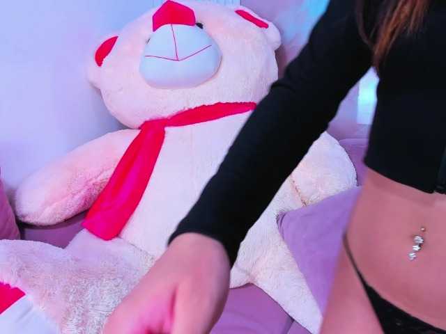 AlanaDeivis live cam on BongaCams
