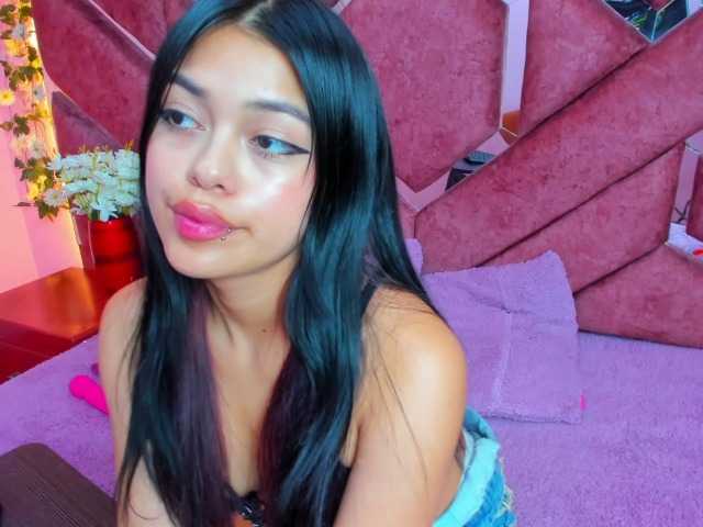 AlanaDeivis live cam on BongaCams