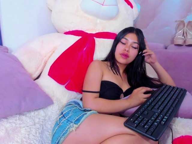 AlanaDeivis live cam on BongaCams