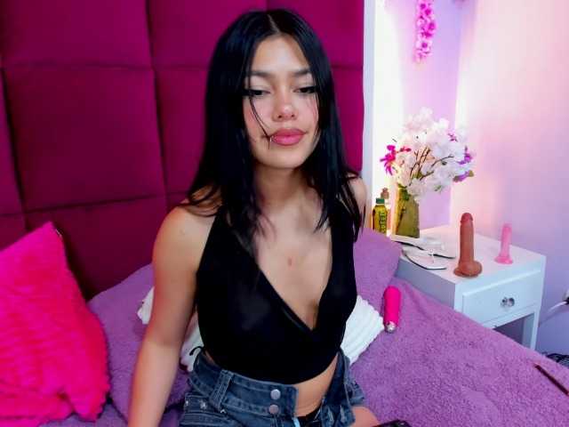 AlanaDeivis live cam on BongaCams