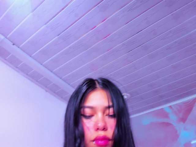 AlanaDeivis live cam on BongaCams