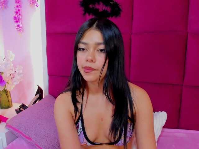 AlanaDeivis live cam on BongaCams