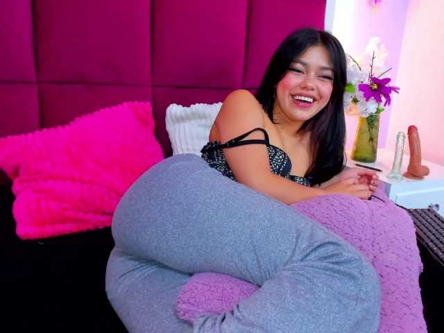 AlanaDeivis live cam on BongaCams