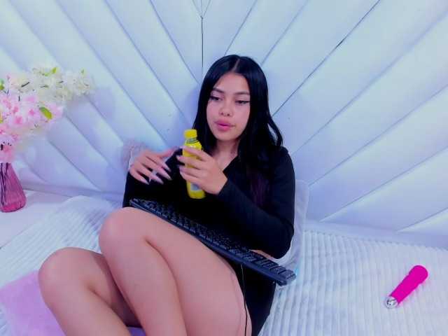 AlanaDeivis live cam on BongaCams