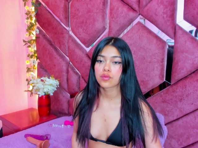 AlanaDeivis live cam on BongaCams