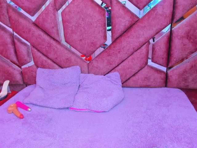 AlanaDeivis live cam on BongaCams