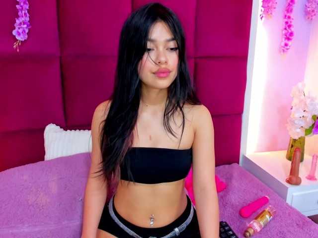 AlanaDeivis live cam on BongaCams