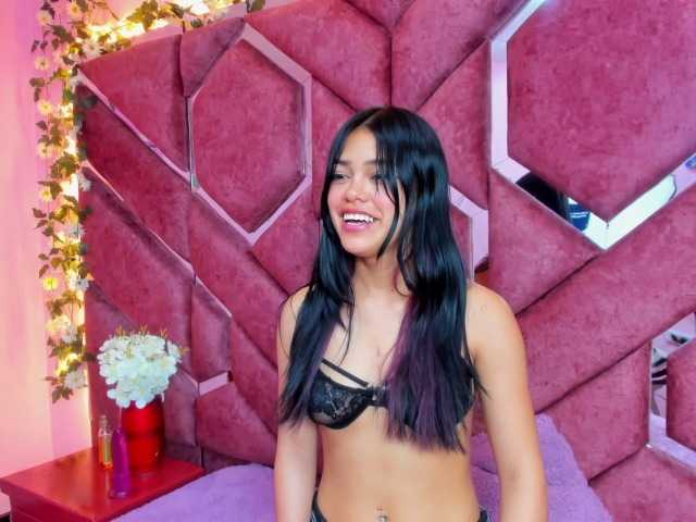 AlanaDeivis live cam on BongaCams