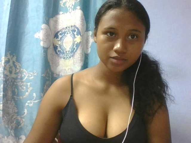 Murellah1a live cam on BongaCams
