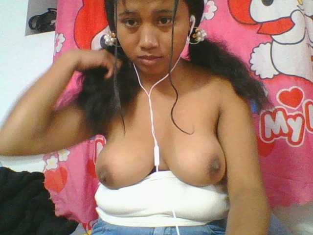 Murellah1a live cam on BongaCams