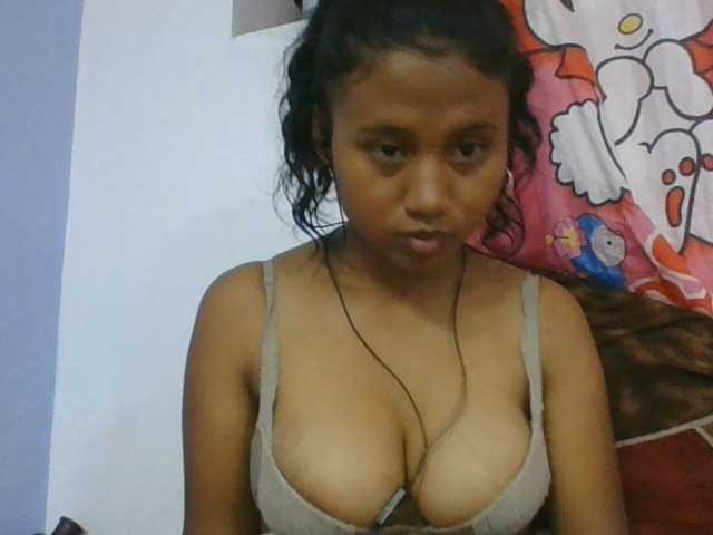Murellah1a live cam on BongaCams