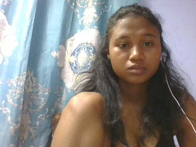 Murellah1a live cam on BongaCams