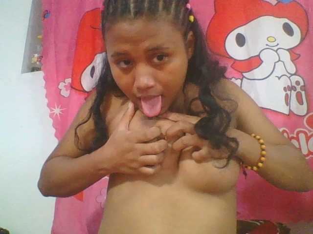 Murellah1a live cam on BongaCams