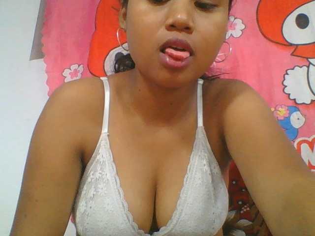 Murellah1a live cam on BongaCams