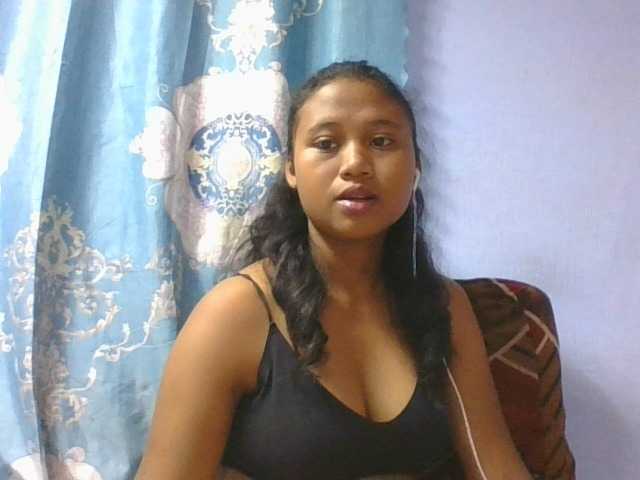 Murellah1a live cam on BongaCams