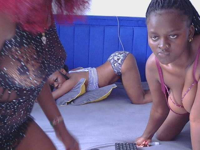 slimmalia Live Cam on BongaCams