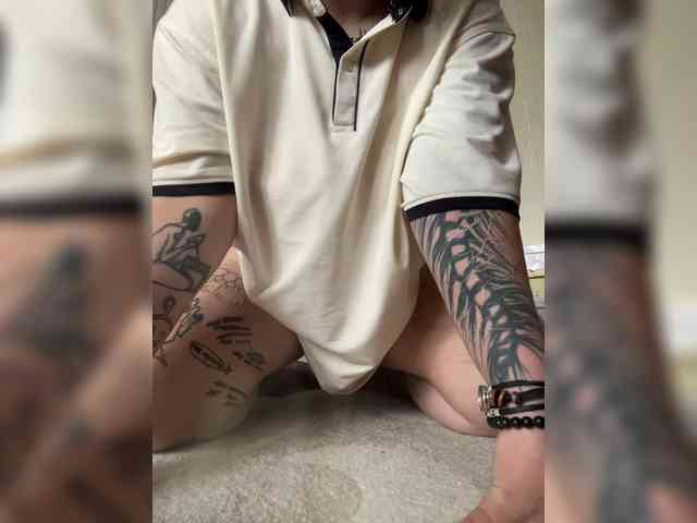smalltatoogerl webcam