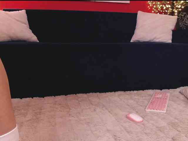 SellenaAlure webcam