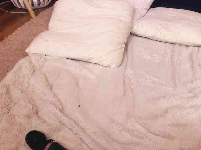 SellenaAlure webcam