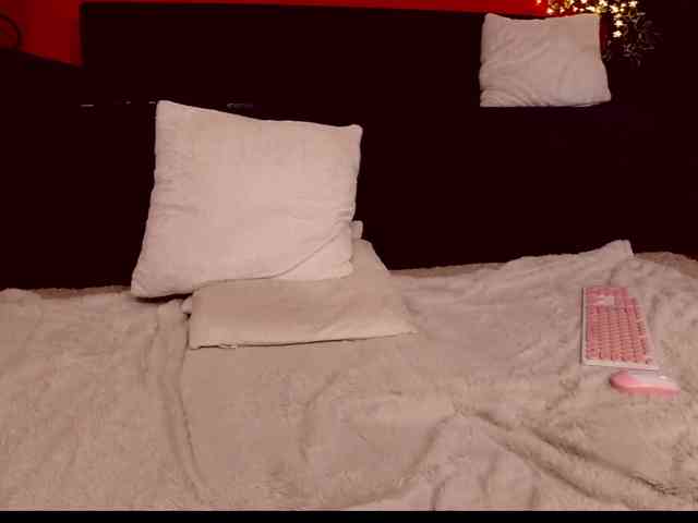 SellenaAlure webcam