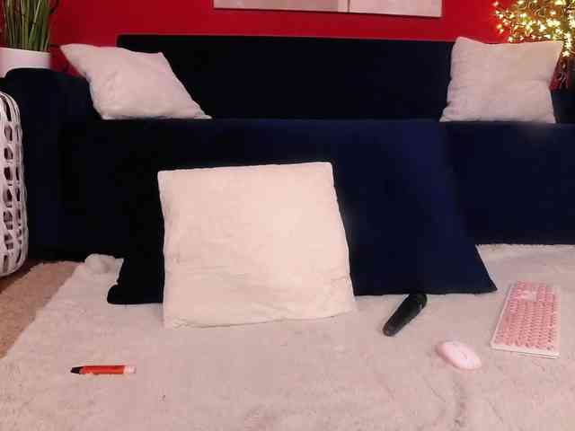 SellenaAlure webcam