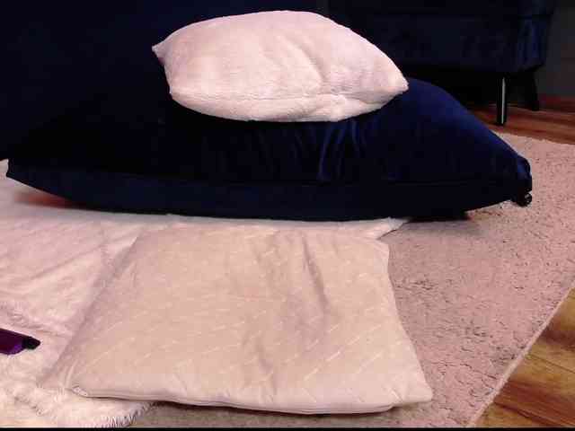 SellenaAlure webcam