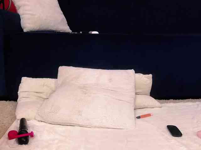 SellenaAlure webcam