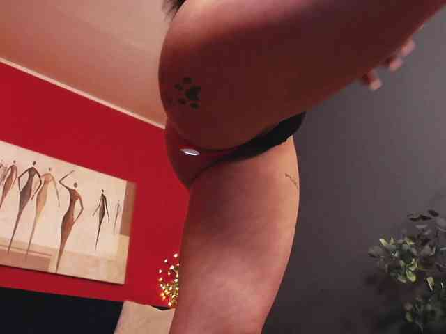 SellenaAlure webcam