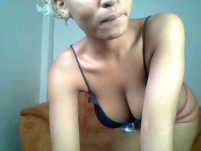 Hot-sexy-queen webcam