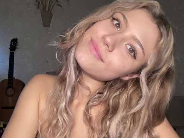 suenya live cam on BongaCams