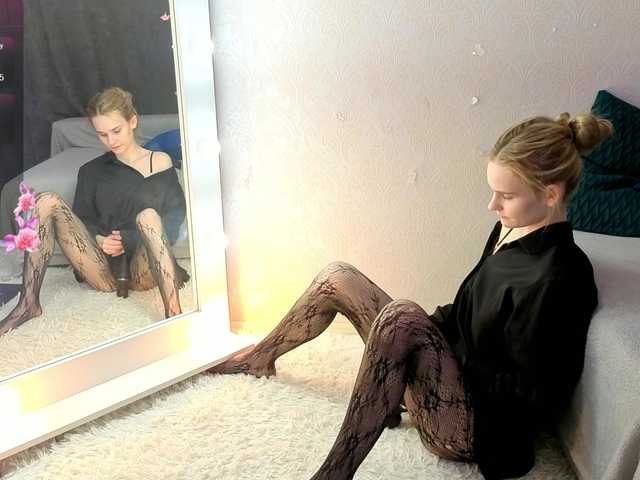 SugarNyaa's BongaCams show and profile