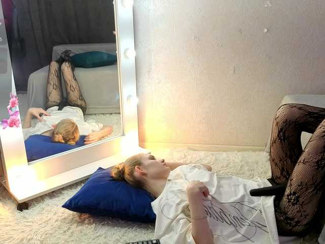 SugarNyaa's BongaCams show and profile