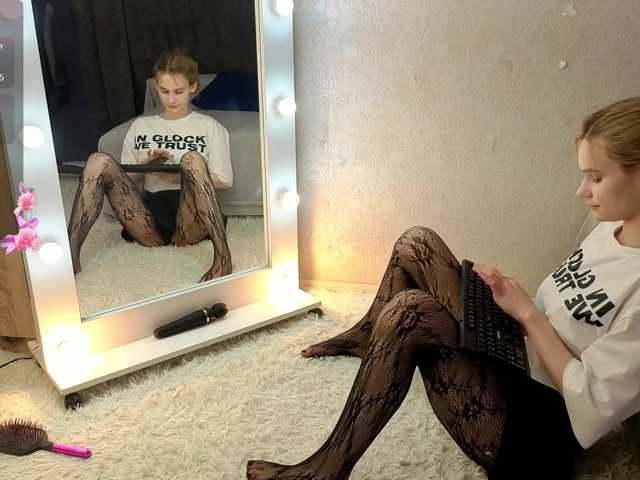 SugarNyaa's BongaCams show and profile