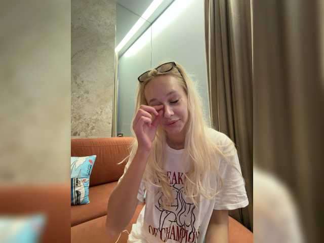 SweetMi333 live cam on BongaCams