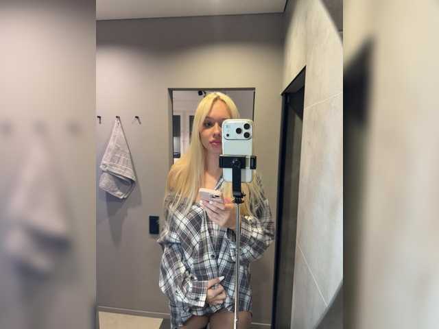 SweetMi333's BongaCams show and profile