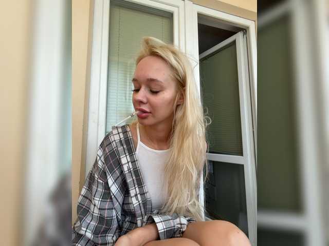 SweetMi333 live cam on BongaCams