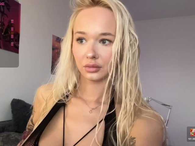 SweetMi333 live cam on BongaCams