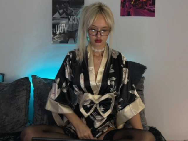 SweetMi333's BongaCams show and profile