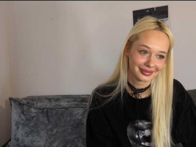 SweetMi333's BongaCams show and profile