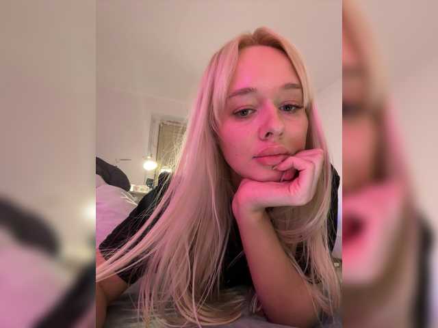 SweetMi333 live cam on BongaCams