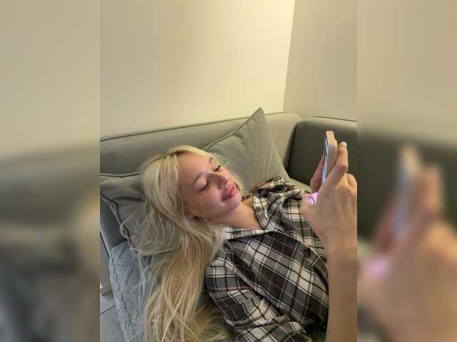 SweetMi333's BongaCams show and profile