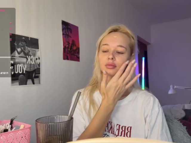 SweetMi333 live cam on BongaCams